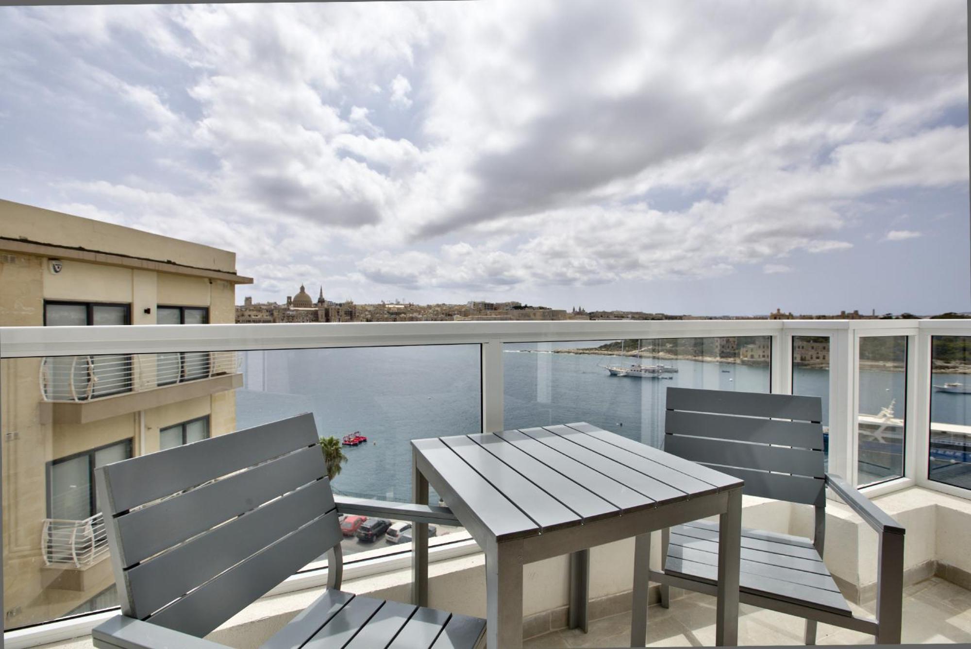 Bastions Seaview Apartments And Duplex Penthouse In Sliema By Shortletsmalta エクステリア 写真